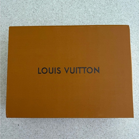 NEW IN BOX LV Coussin PM size camel color - Picture 11 of 11